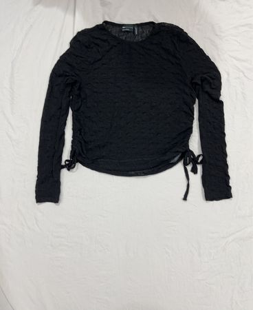 ASOS DESIGN Schwarzes, gerafftes Langarm-Oberteil mit seitlicher Raffung