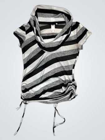 Gestreiftes T-Shirt mit Wasserfallausschnitt und Raffung