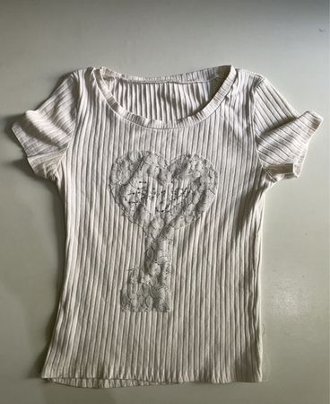 Ribbed Knit Top with Lace Heart Applique