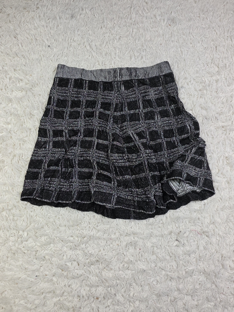 Jupe à carreaux noir et blanc