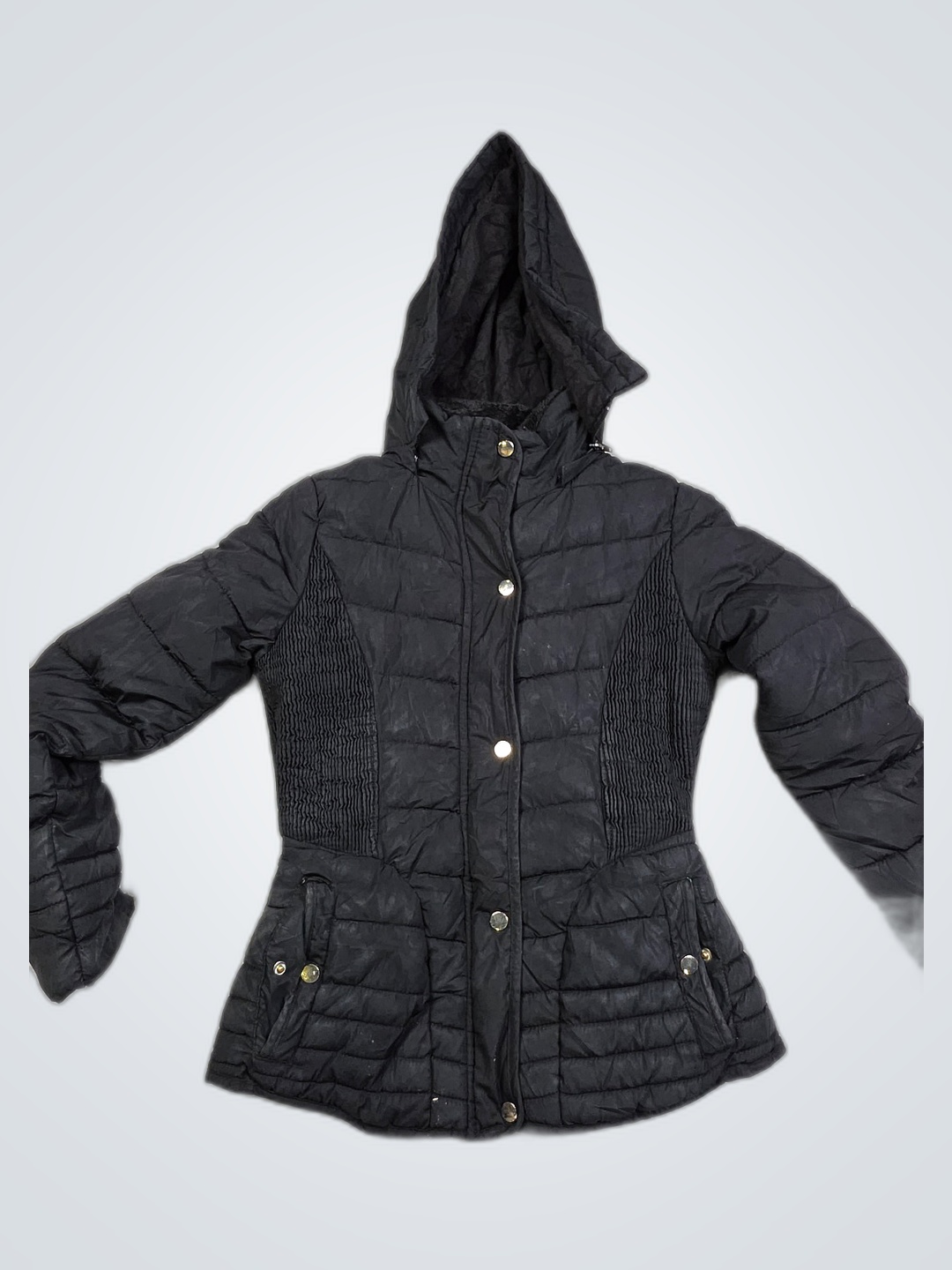 Schwarze Pufferjacke mit Kapuze