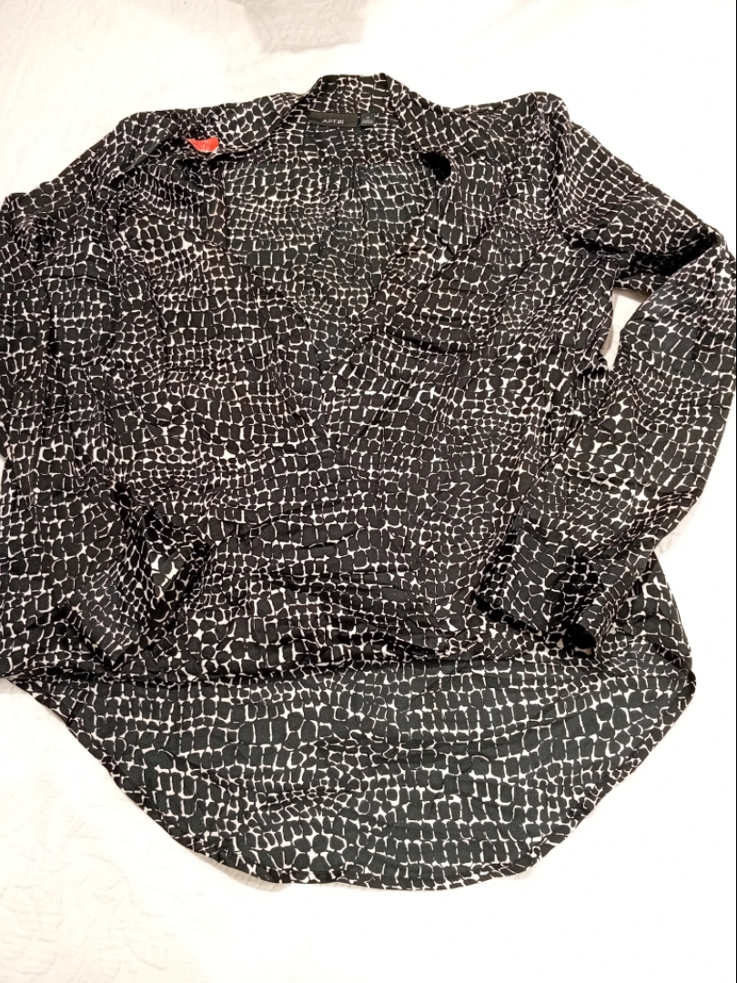 Blusa estampada negra y blanca Apt. 9