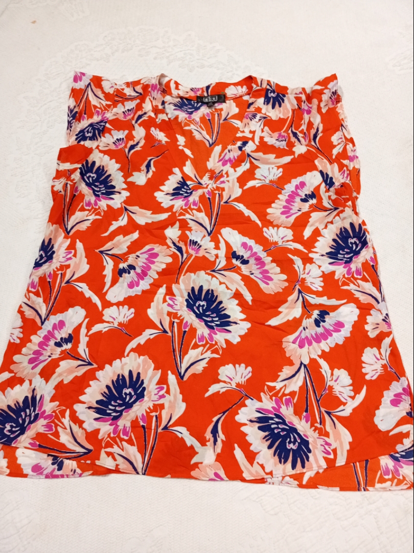 Top sin mangas con estampado floral