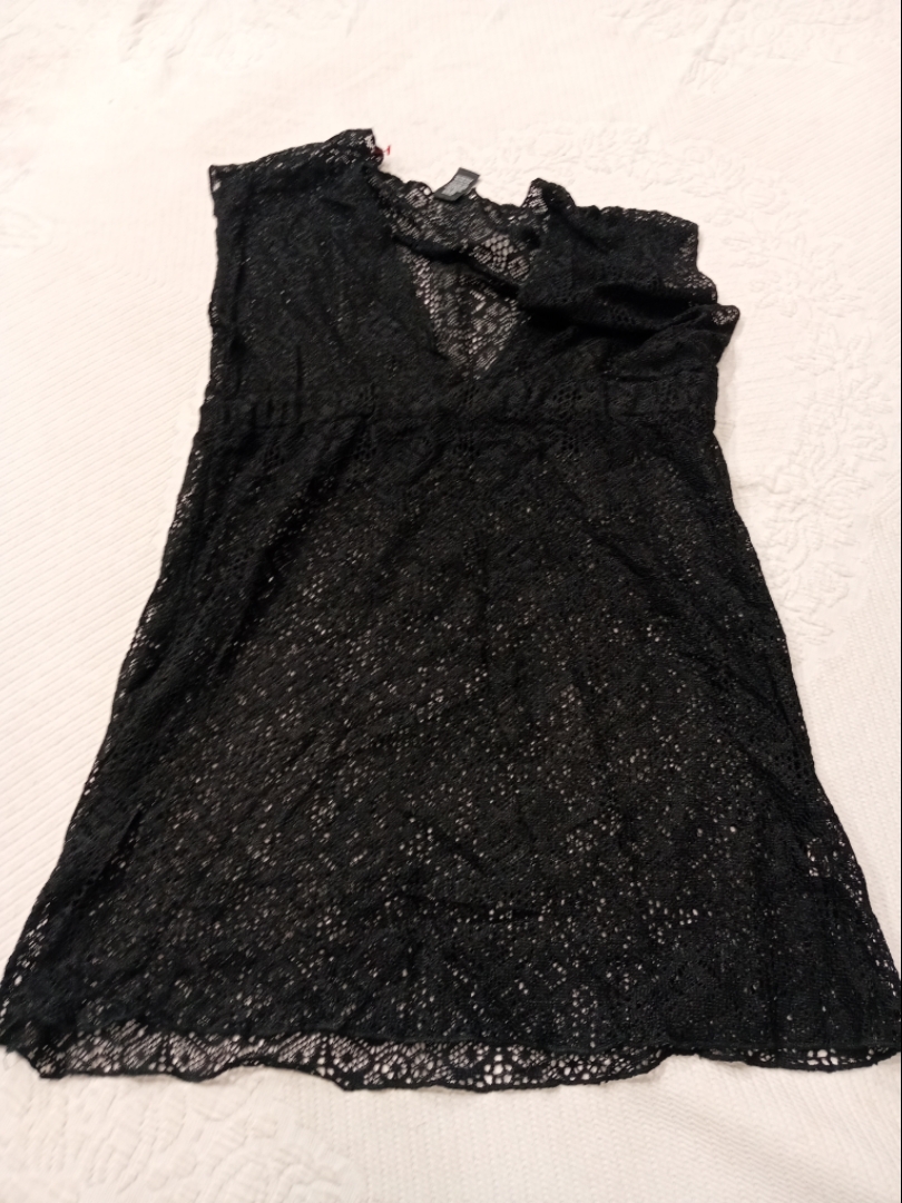 Vestido cubrebikini de encaje negro