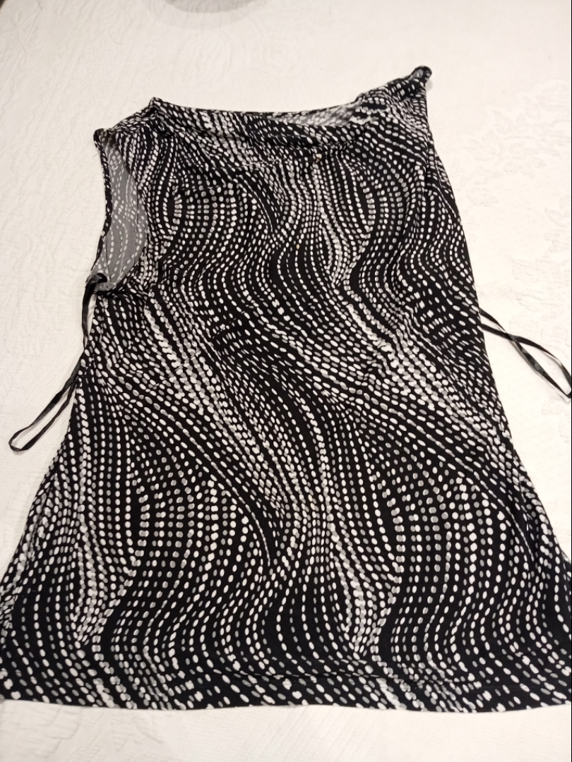Vestido sin mangas de estampado en blanco y negro ..