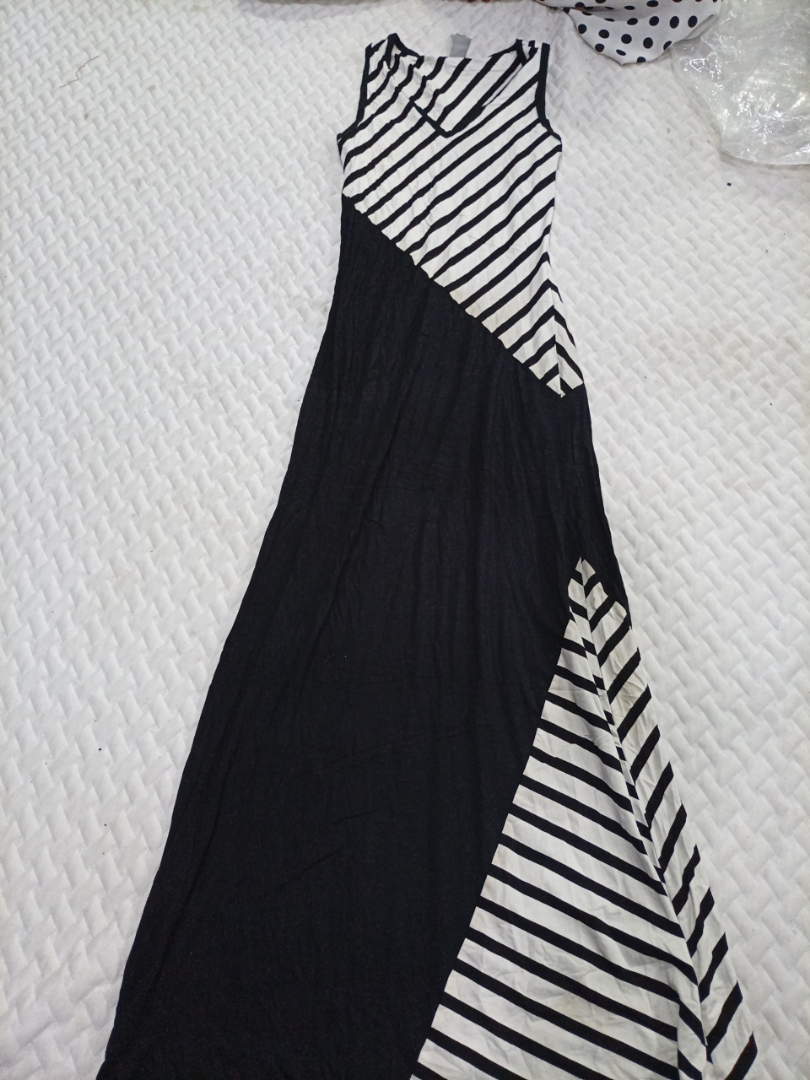 Robe maxi à rayures noires et blanches GO Couture