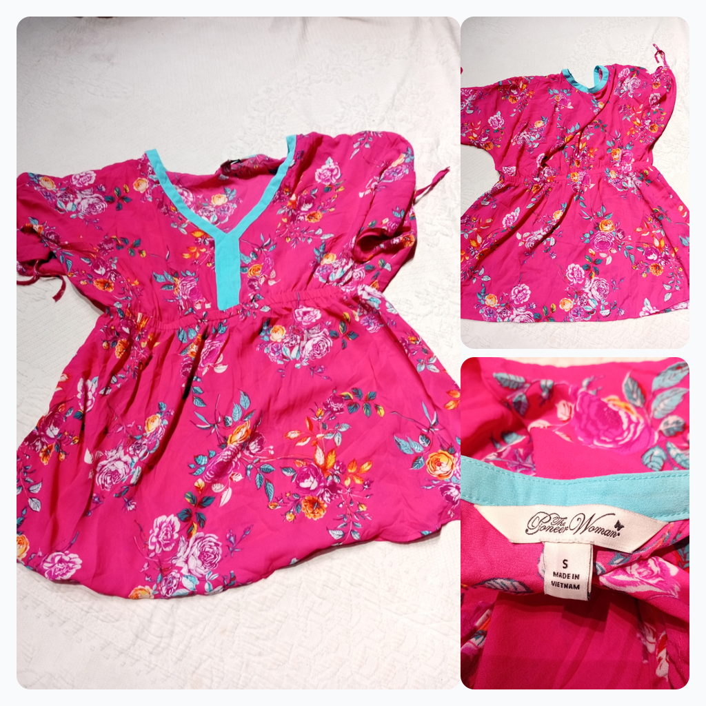 Camiseta con estampado floral