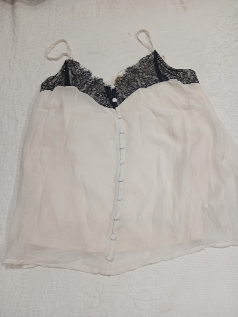 Top Cami con Botones y Encaje