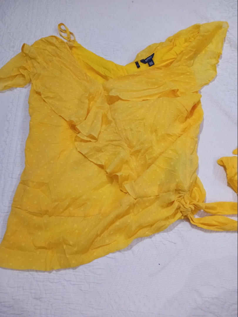 Blusa Amarilla con Volantes