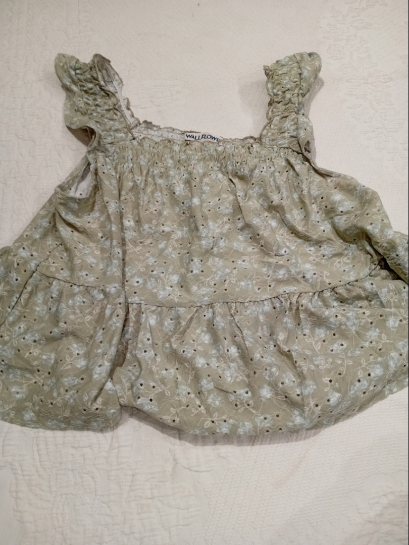 Blusa con volantes de ojal de flores Wallflower