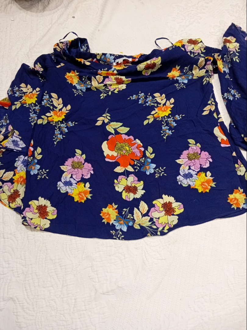 Top Off-Shoulder con Estampado Floral Rose + Olive