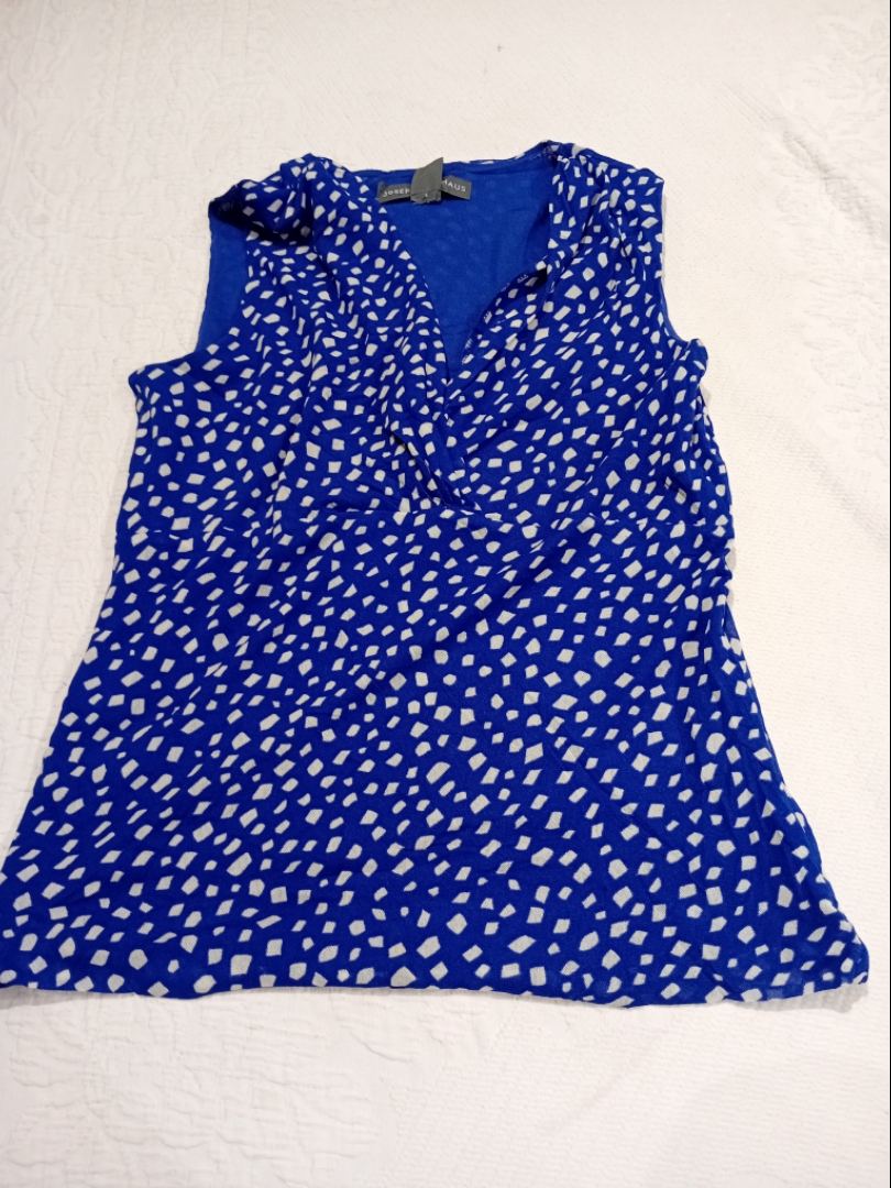 Top sin mangas azul y blanco de Josephine Chaus