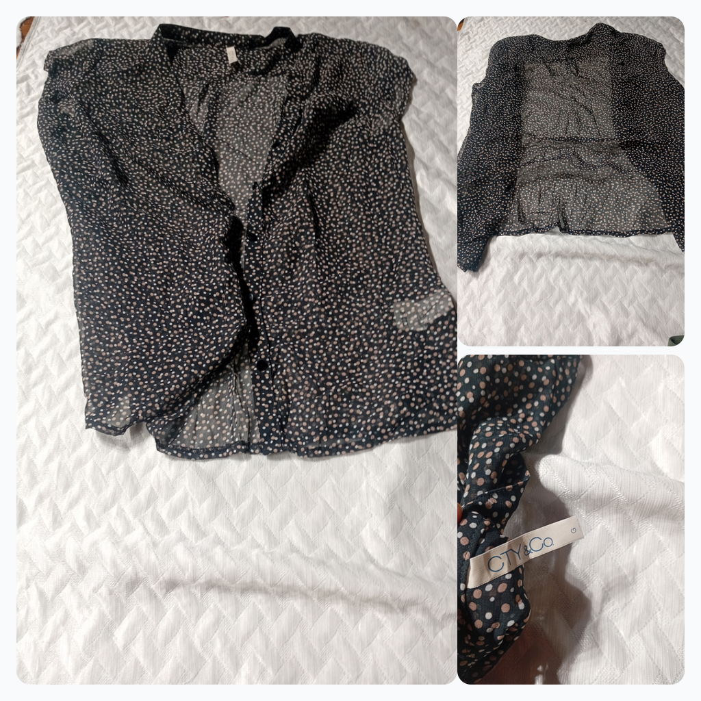 Blusa de Botão com Estampa de Poás Pretos