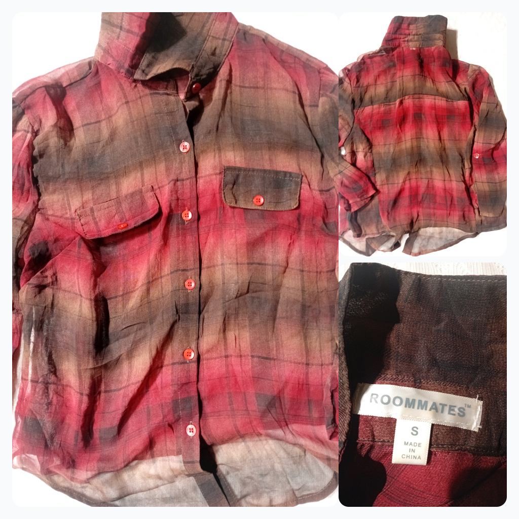 Camisa de cuadros roja y marrón con botones
