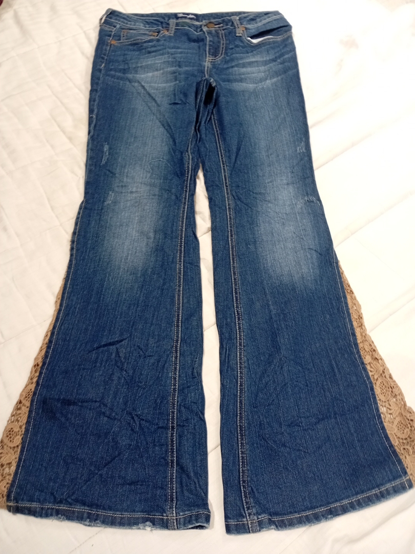 Jeans in denim Wrangler con pizzo a campana