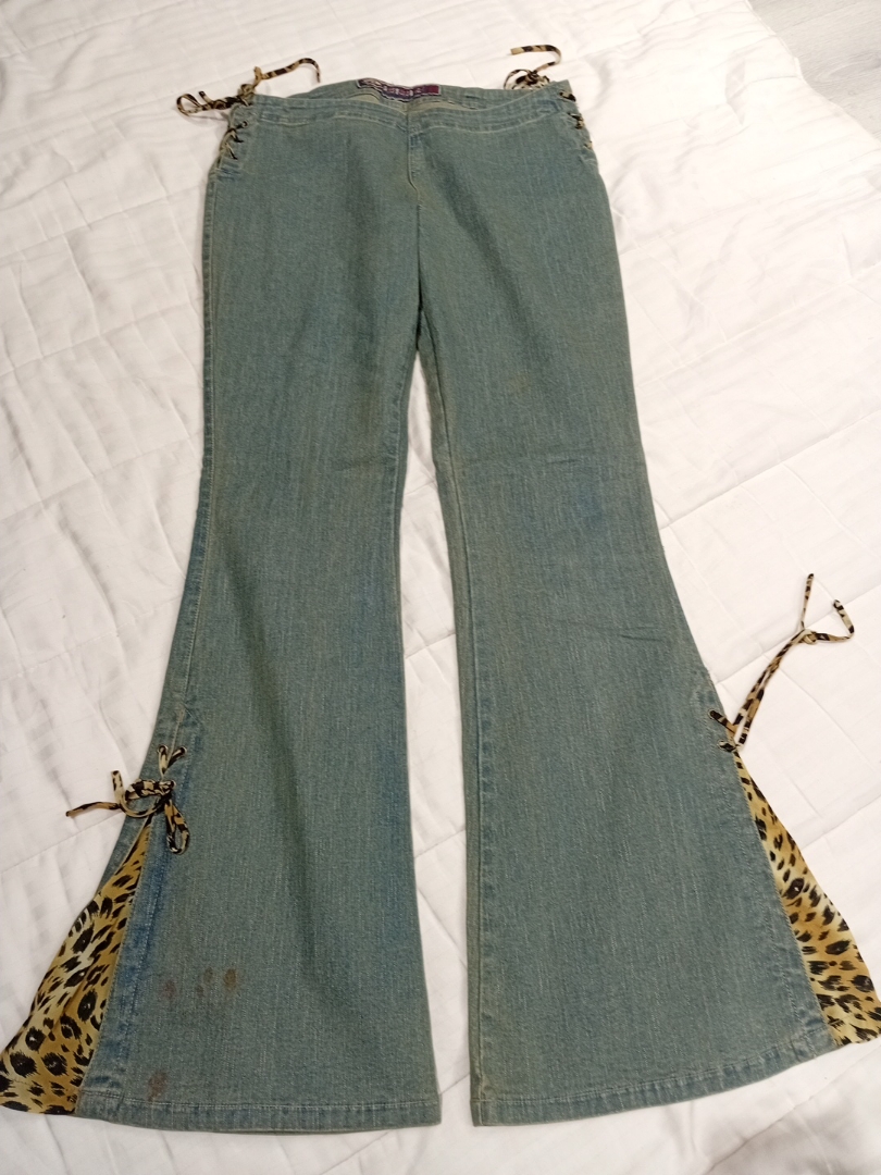 OTB One Tuff Babe Denim Bell Bottoms con dettaglio..