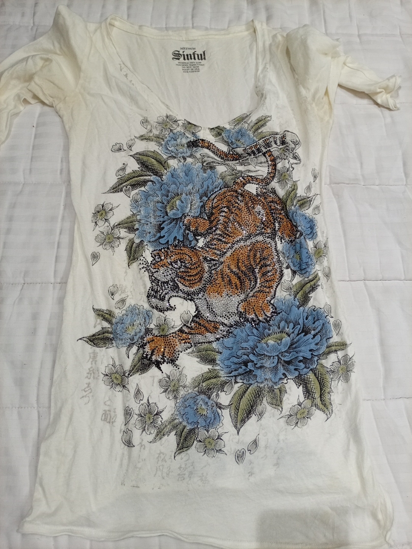 T-shirt graphique Sinful Tiger