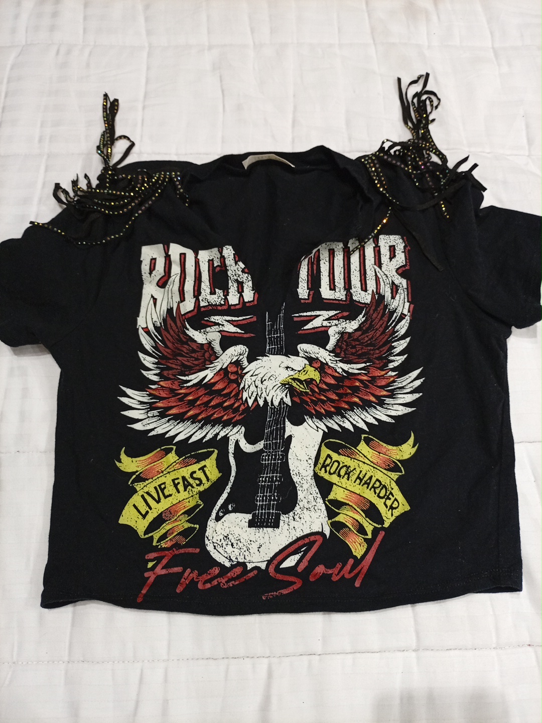 T-shirt graphique noir avec franges aux épaules