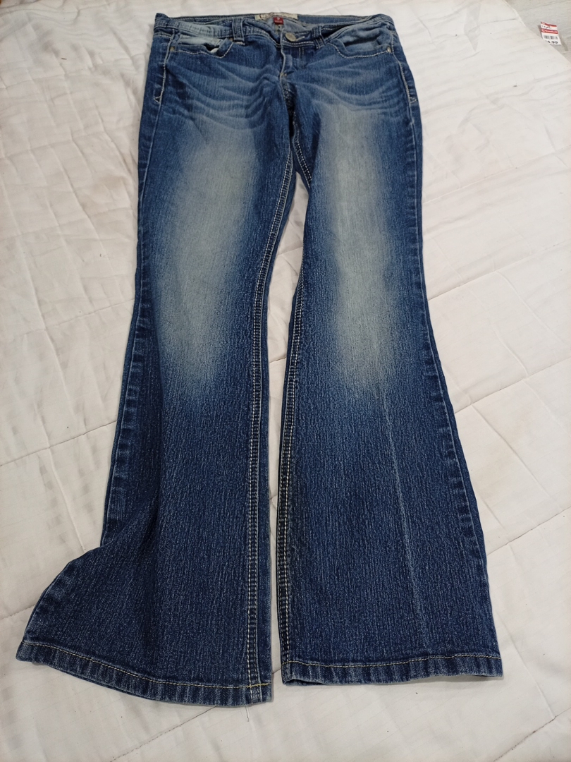 L.e.i. Sophia Hipster Flare Jeans