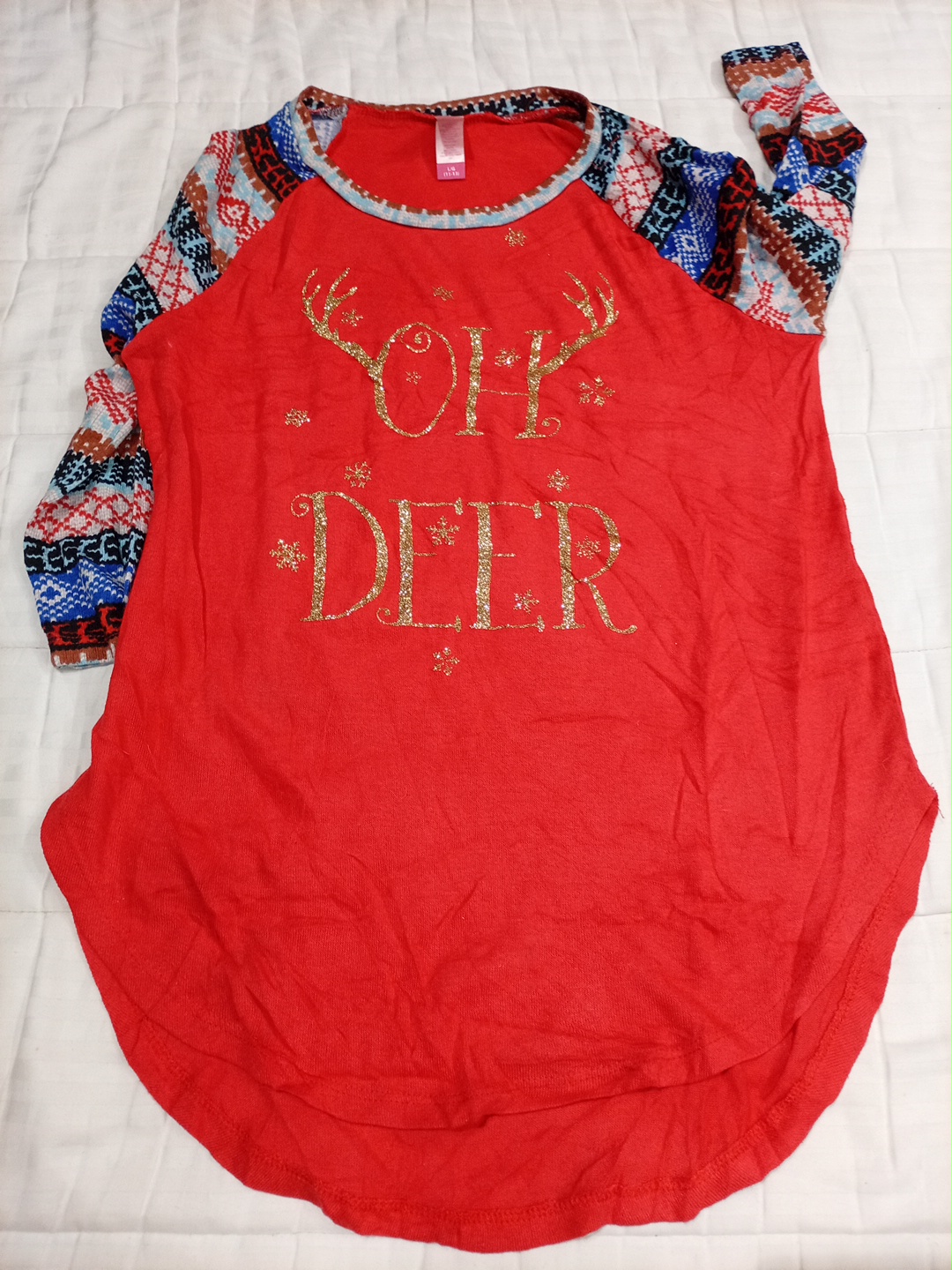 Rotes Langarmshirt mit Oh Deer Grafik