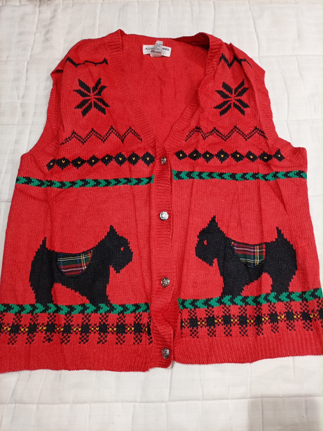 Alfred Dunner Petite Red Knit Vest with Dog and Sn..