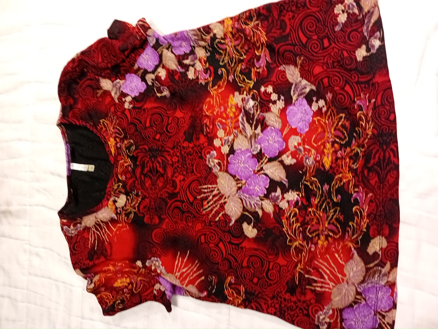 T-shirt con stampa floreale