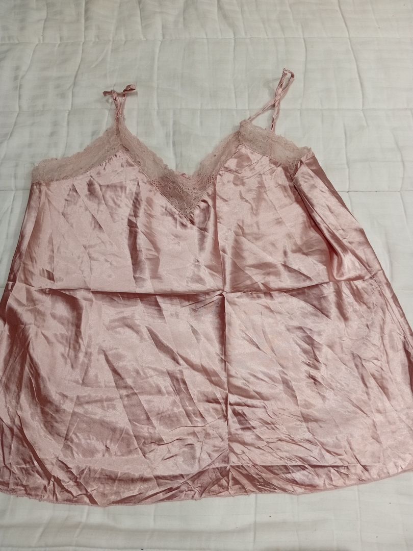 Débardeur en dentelle rose