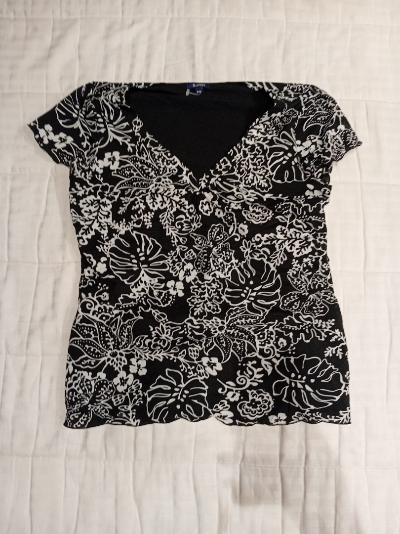 Blusa V de Gola em Estampa Floral Reitmans