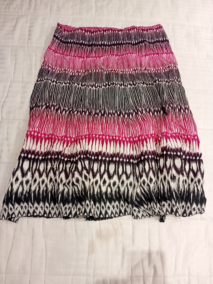 Saia Midi Impressa Pink e Preta Christopher & Bank..