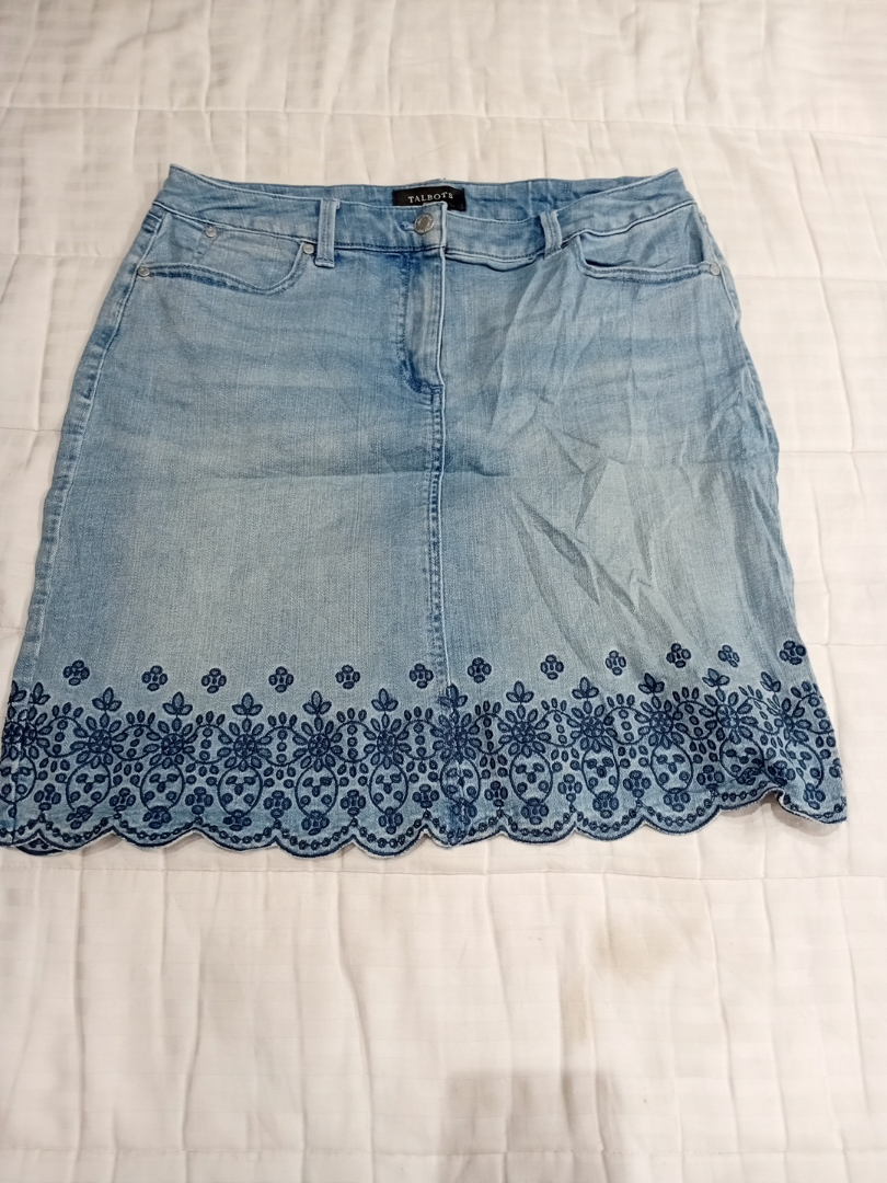 Jupe en denim Talbots avec ourlet brodé