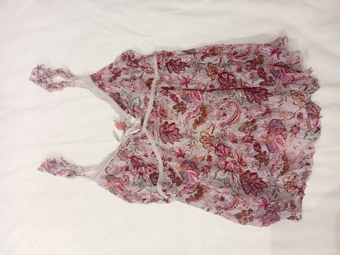 Camisole en dentelle florale