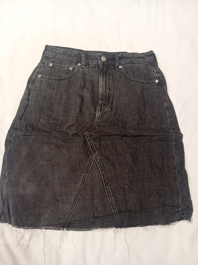 Saia Mini de Denim Preta de Dia da Semana