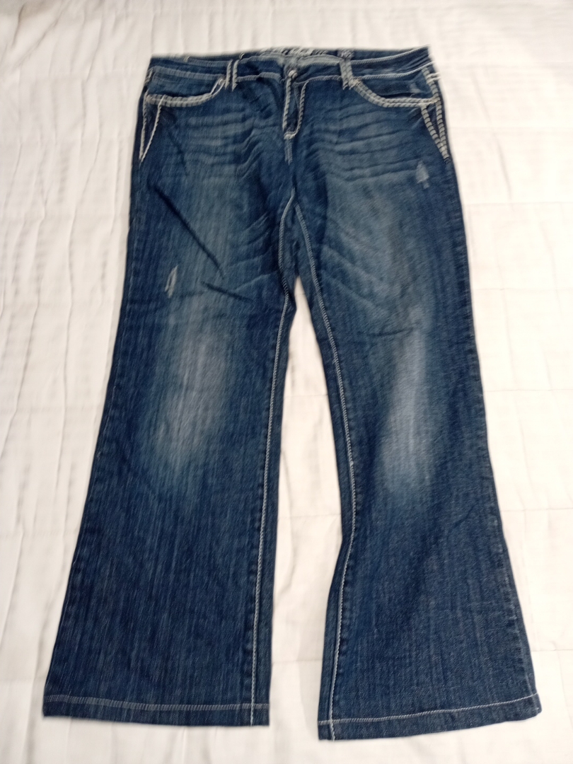 L.A. Idol USA Jeans a zampa d'elefante con decoraz..