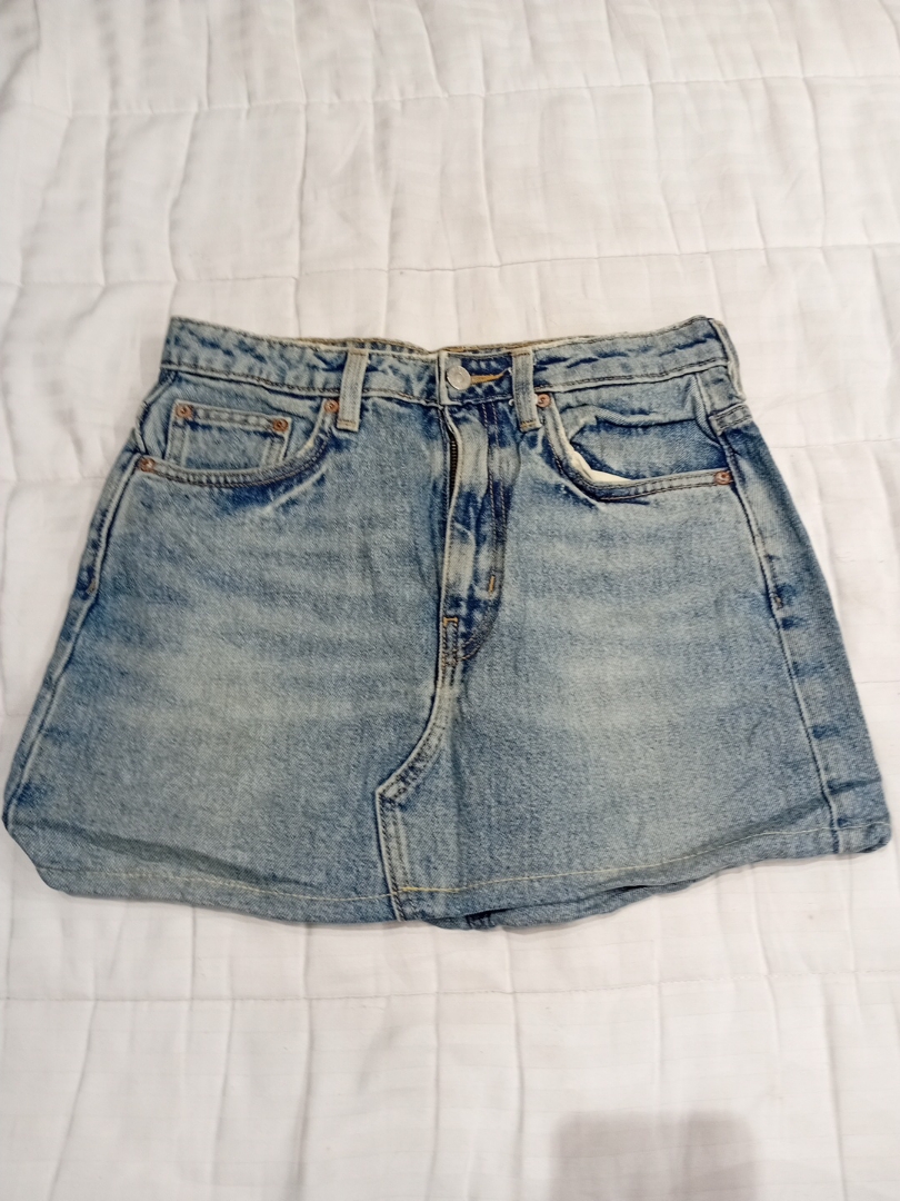 Falda de mezclilla mini de entresemana