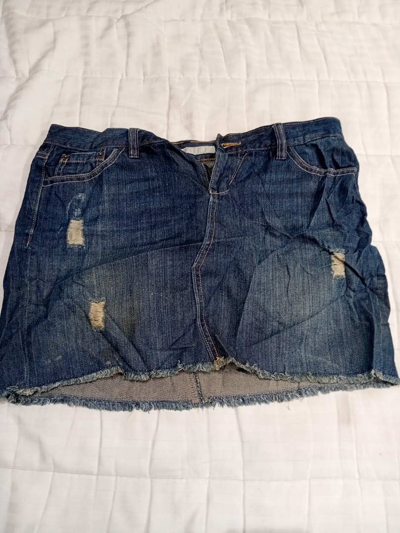 Falda de mezclilla desgastada de Old Navy