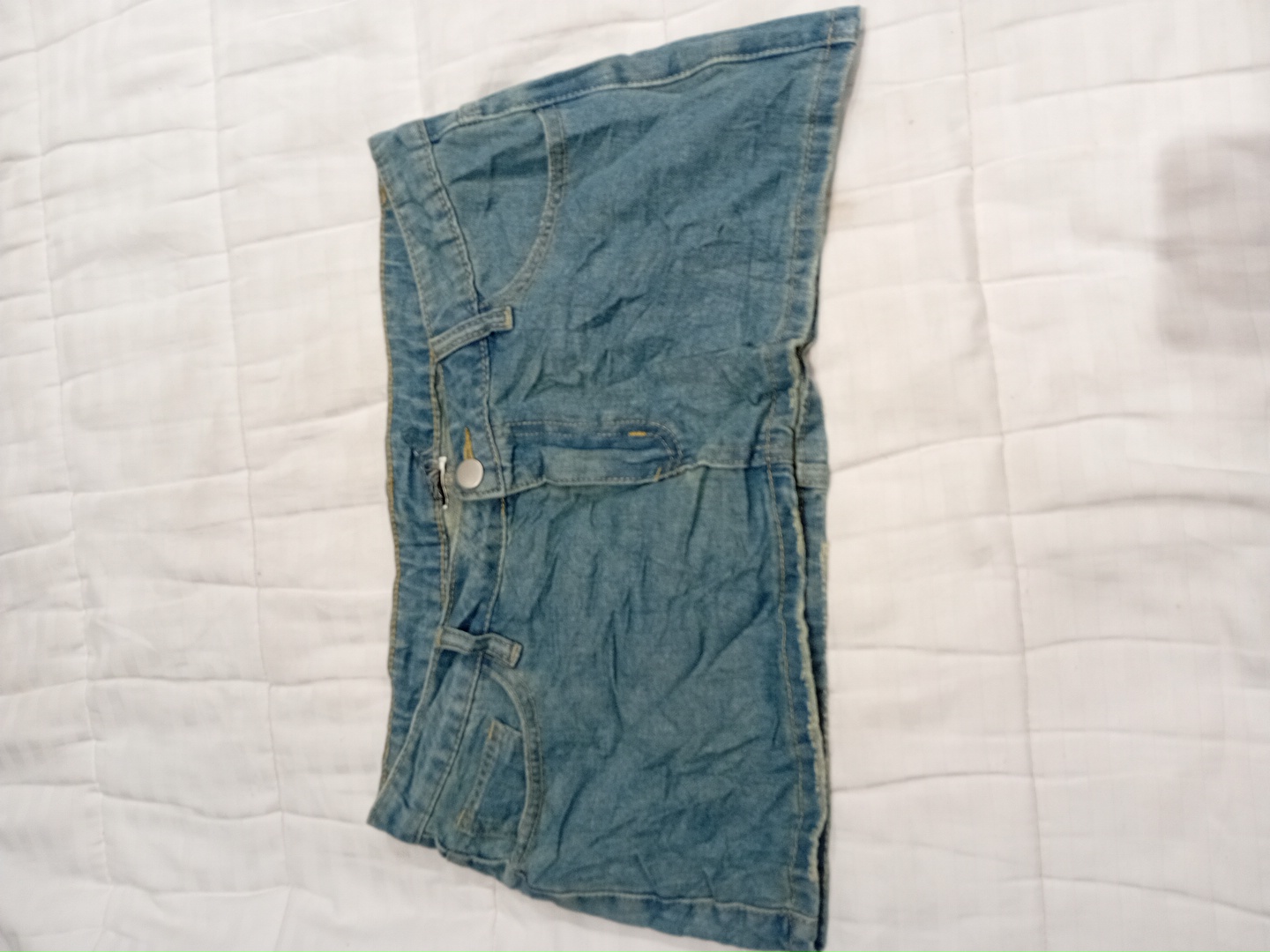 Falda corta de mezclilla