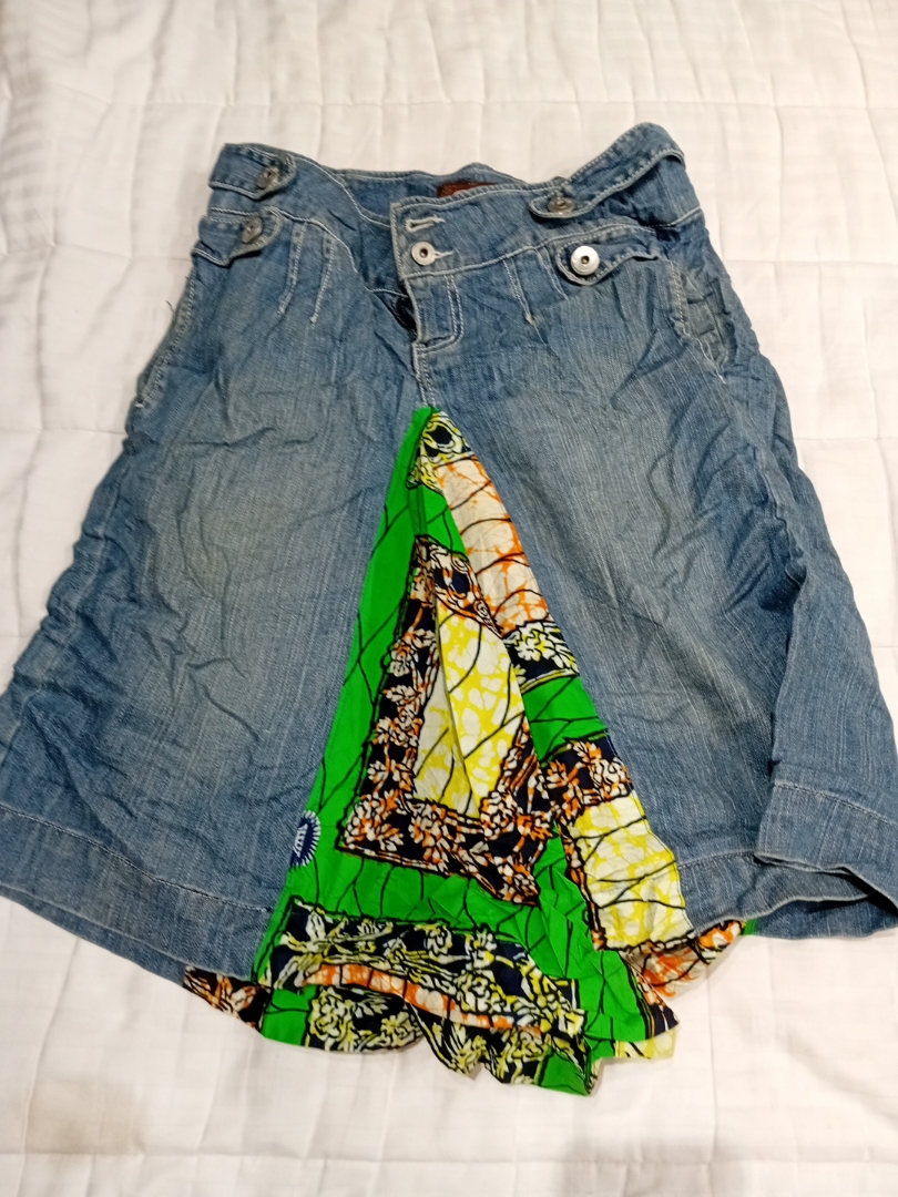 Jupe en denim rose avec patchwork Ankara