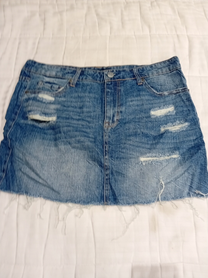 Mini falda de mezclilla rasgada Aeropostale