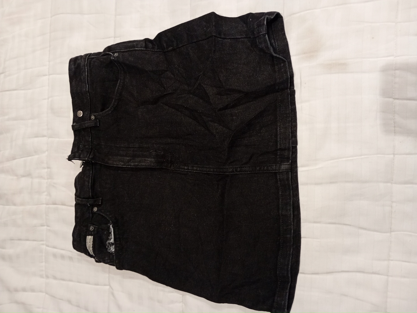 Falda corta de mezclilla negra Calvin Klein