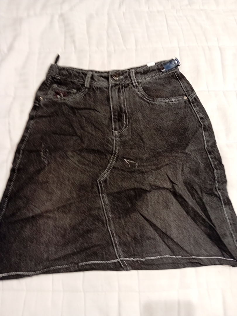 Falda corta de mezclilla negra