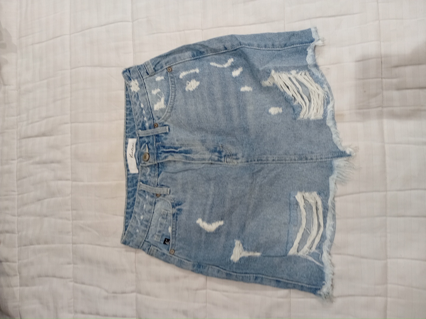 Shorts in denim rovinato KanCan