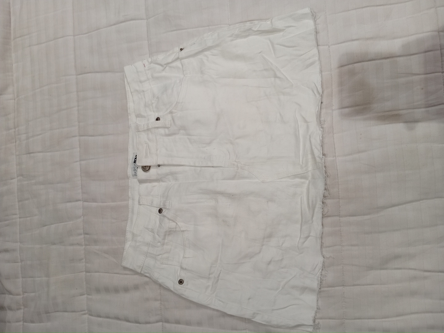 Minifalda de mezclilla blanca