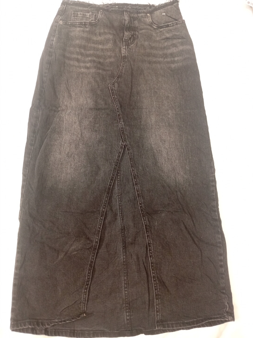 Falda de mezclilla negra