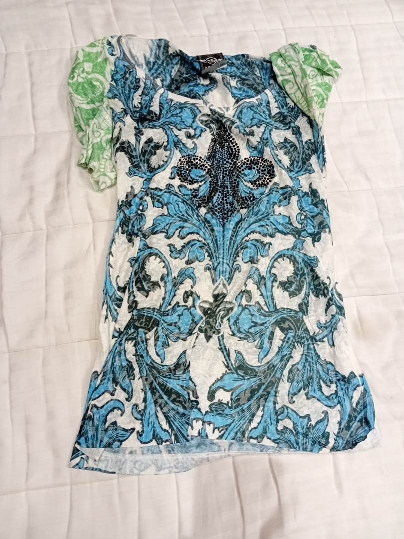 Camiseta con Patrón Floral