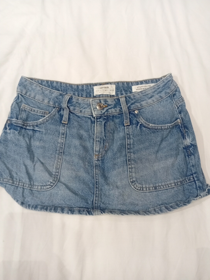 Saia Mini de Denim com Cintura Utilitária