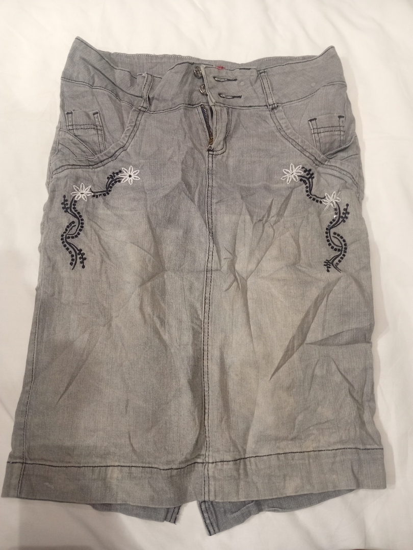 Saia Bordada Cinza