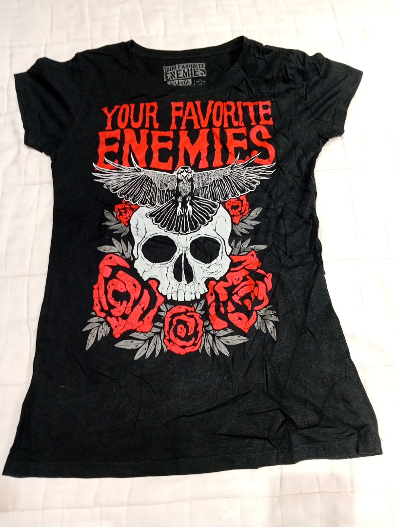 Camiseta Gráfica com Design de Caveira