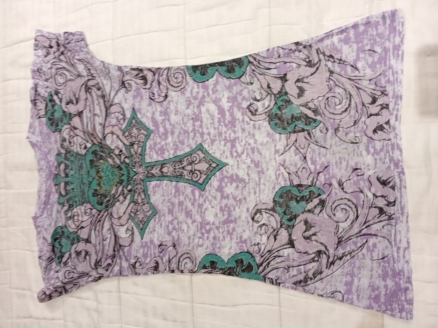 Maglietta con design floreale e a cuore