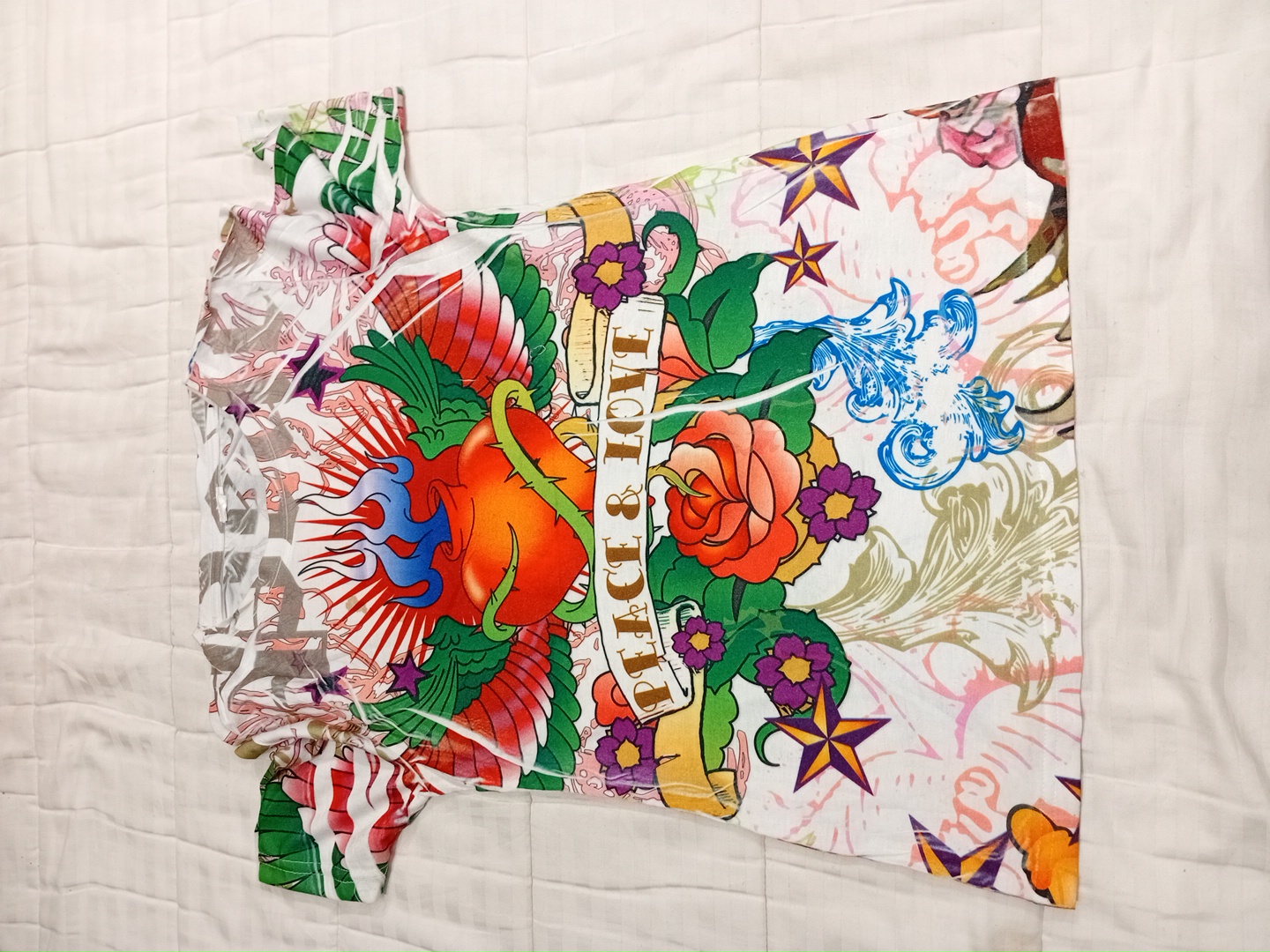 T-Shirt con design di tatuaggio Pace e Amore