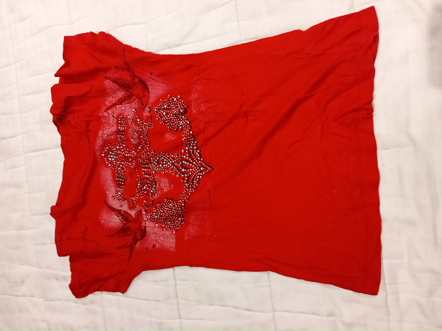 T-Shirt Rossa con Design di Strass